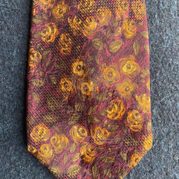 Ungaro 100% silk Tie - Picture 2 of 5